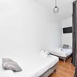 Cozy Apartment- 2Br 6P - Voltaire